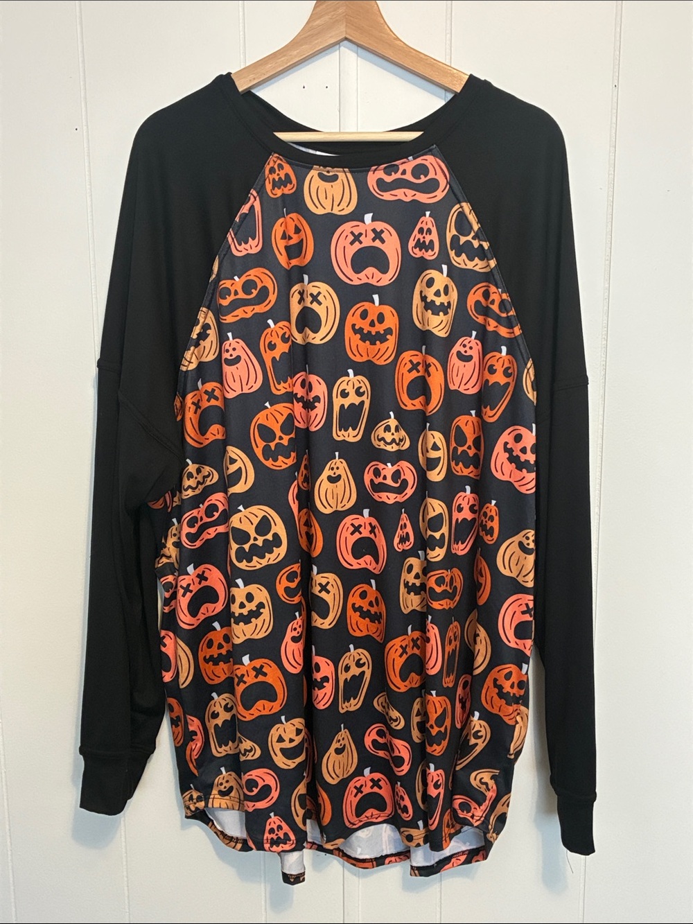 LuLaRoe Black Raglan Pumpkin Print Top - Orange Pumpkins
